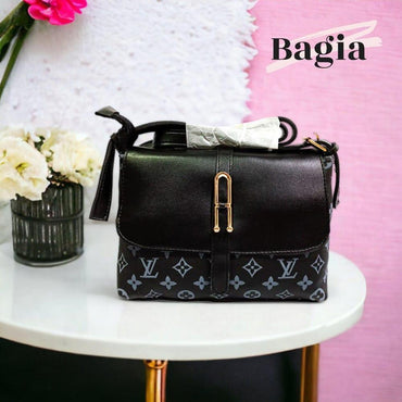 Stylish Printed PU Leather Crossbody Bag with Zipper & Adjustable Strap