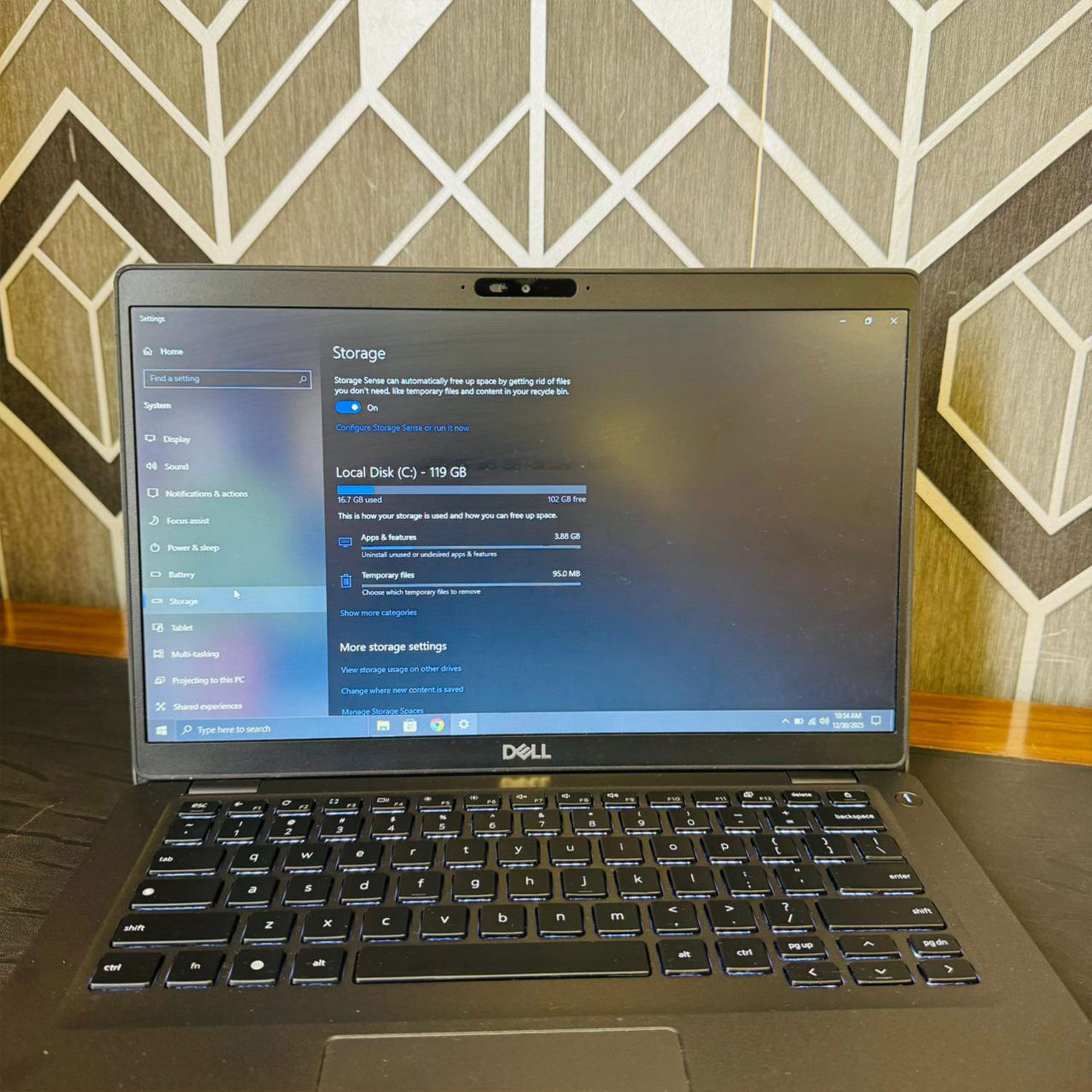 Dell | Latitude 5400 Chromebook | 128GB SSD | 4GB RAM | Intel Celeron 4305U 2.20GHz | Windows 10 | 14″ HD Display | Backlit Keyboard | Laptop - Image 3