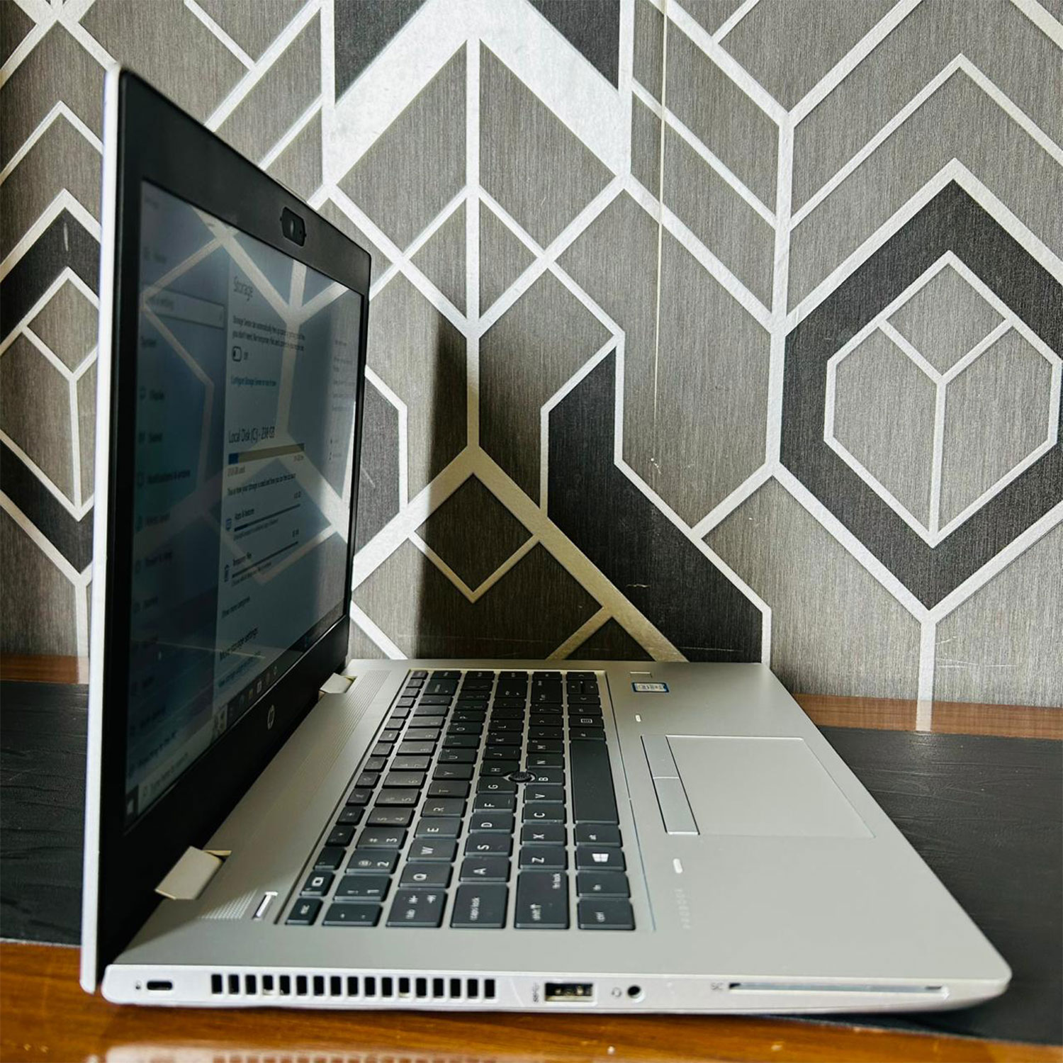 HP | ProBook 640 G5 Laptop | 256GB SSD | 8GB RAM | Core i7-8365U | 8th Gen | 14″ FHD Display | Backlit Keyboard | 1.6GHz Processor | Laptop - Image 4