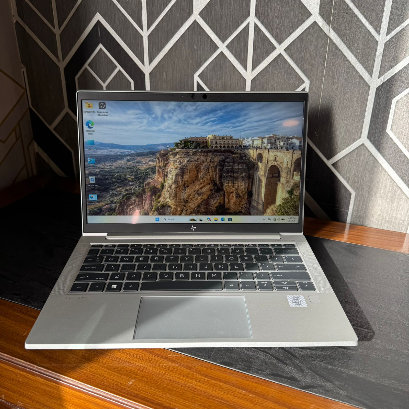 HP | EliteBook 830 G7 | 256GB SSD | 8GB RAM | Core i7 | 10th Gen | Touchscreen | Laptop - Image 2